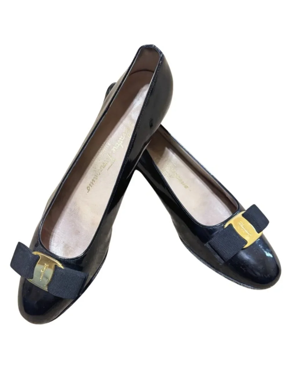 Salvatore Ferragamo Black Patent Leather Heels Sz 8.5 AA Gold Buckle & Bow Detai